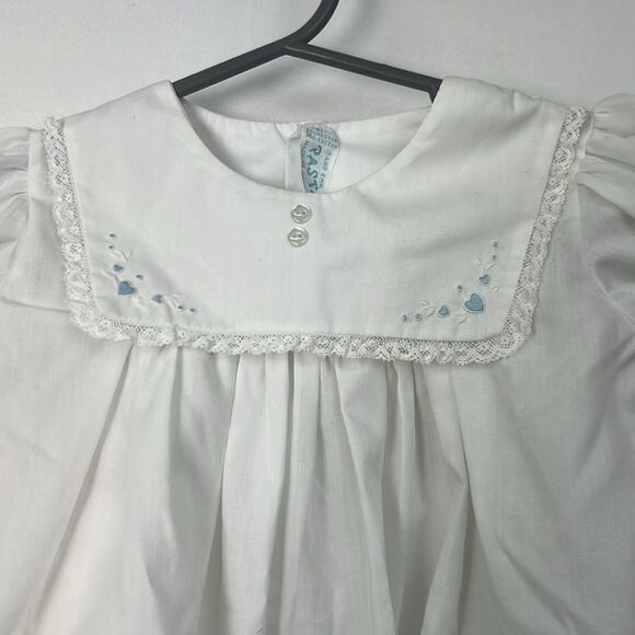 Pastels white bubble romper with bib collar and embroidery EUC size 0-3 m - Picture 2 of 9